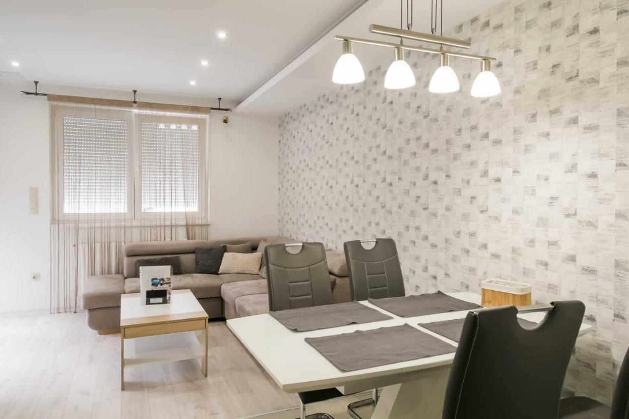Devai-Lux Apartman Sarvar Exterior photo